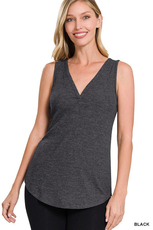 MELANGE RIBBED BUTTON CLOSURE V-NECK TOP