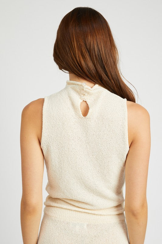 SLEEVELESS TURTLE NECK KNIT TOP